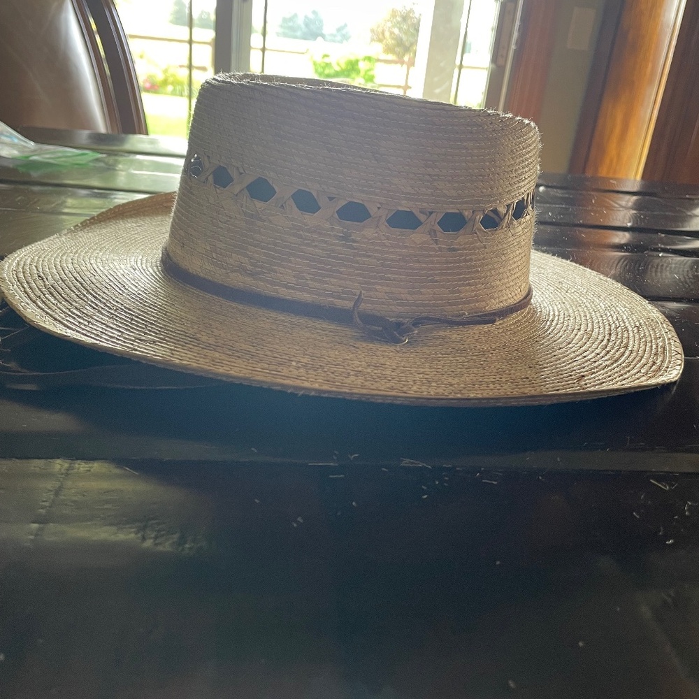 Straw sun hat.